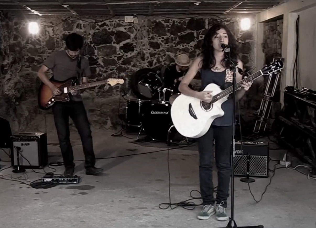 FOURIER DESDE ATRAS EL GARAGE PRESENTA