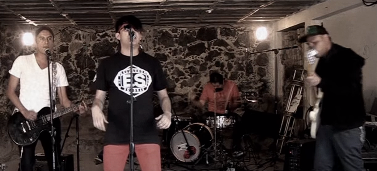 THE ACAROS UNA NOCHE MAS EL GARAGE PRESENTA