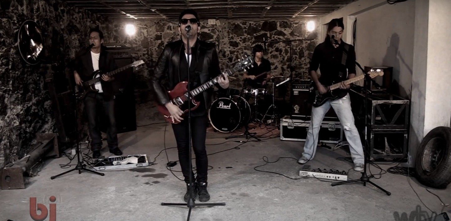 El Garage Presenta - TORO